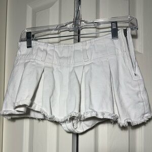 Edikted White Frayed Hem Pleated ultra mini denim Skorts